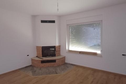 Istra,Štokovci-kuća s bazenom i okućnicom