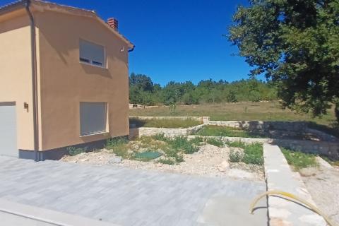 Istra,Štokovci-kuća s bazenom i okućnicom