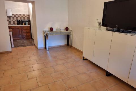 Draga Bašćanska - kuća u nizu 77,4m2, okućnica 29m2