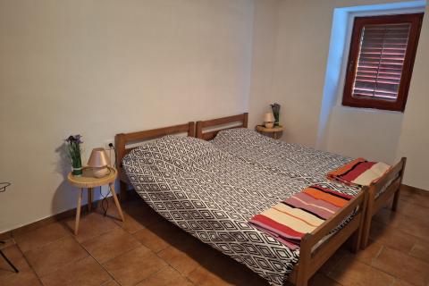 Draga Bašćanska - kuća u nizu 77,4m2, okućnica 29m2