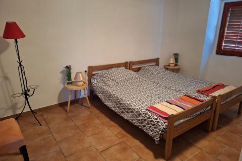 Draga Bašćanska - kuća u nizu 77,4m2, okućnica 29m2