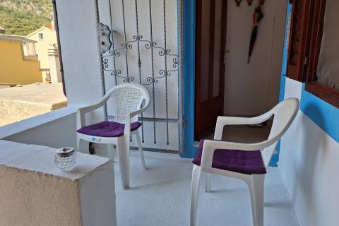 Draga Bašćanska - kuća u nizu 77,4m2, okućnica 29m2