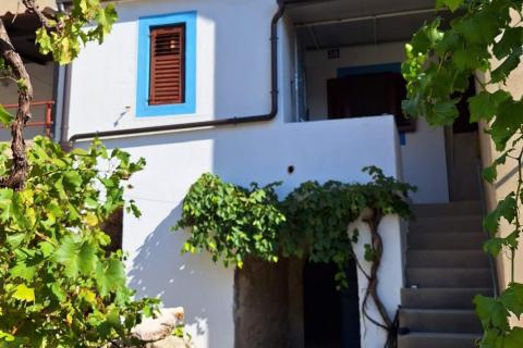 Draga Bašćanska - kuća u nizu 77,4m2, okućnica 29m2