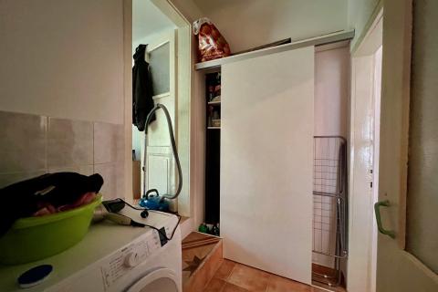 Istra,Pula - kuća sa poslovnim prostorom i dva stana