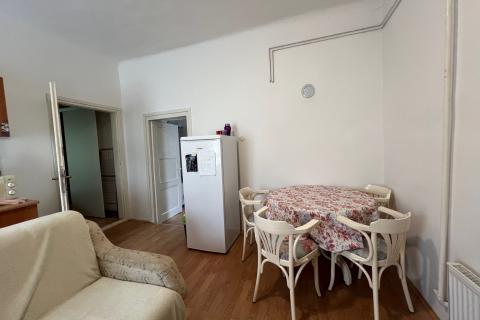 Istra,Pula - kuća sa poslovnim prostorom i dva stana