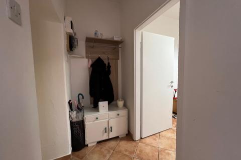 Istra,Pula - kuća sa poslovnim prostorom i dva stana