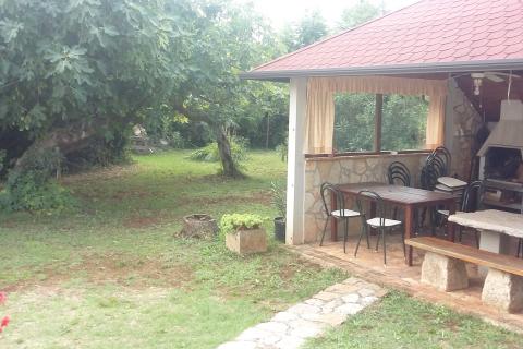 Istra, Umag - prizemlje s 2 stana, 50 m od plaže 