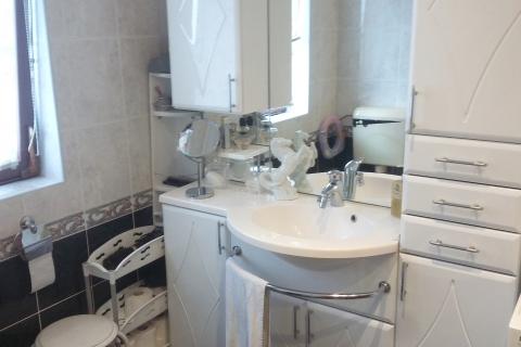 Istra, Umag - prizemlje s 2 stana, 50 m od plaže 