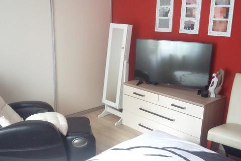 Istra, Umag - prizemlje s 2 stana, 50 m od plaže 