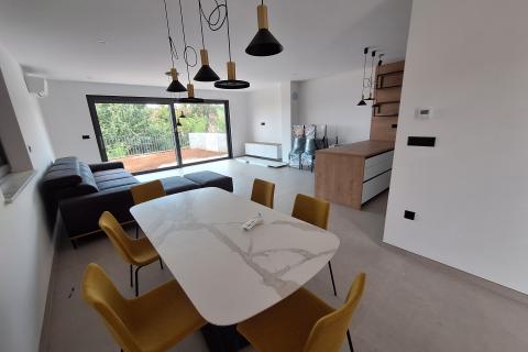 OPATIJA, Pobri - kuća u nizu za dugoročni najam