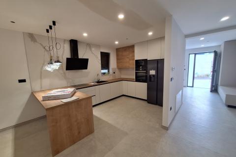 OPATIJA, Pobri - kuća u nizu za dugoročni najam