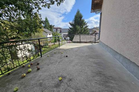 Useljiva dvojna kuća u Vrbovskom