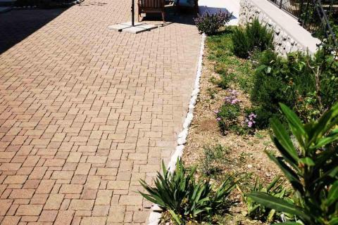 Bribir- 2 uređene kuće sa impresivnom okućnicom