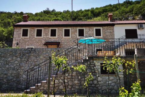 Bribir- 2 uređene kuće sa impresivnom okućnicom