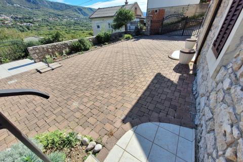 Bribir- 2 uređene kuće sa impresivnom okućnicom