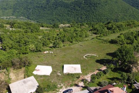 ISTRA, PIĆAN - Gr. zemlji&scaron;te 2000m2 + Polj. 4000m2, započeta gradnja 