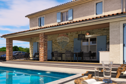 Istra, Krnica - građevinsko zemljište sa pravomoćnom građevinskom dozvolom 2 km od mora