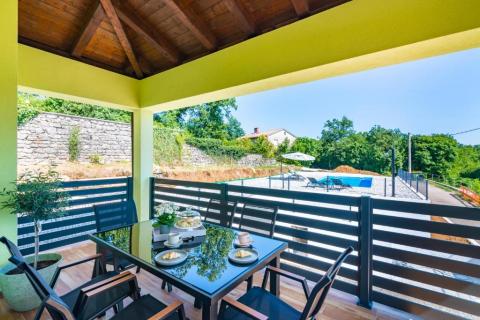 MATULJI, MUČIĆI - kuća s bazenom, dugoročno