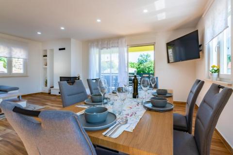 MATULJI, MUČIĆI - kuća s bazenom, dugoročno