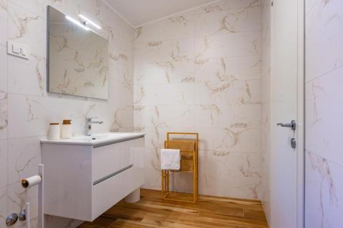 MATULJI, MUČIĆI - kuća s bazenom, dugoročno