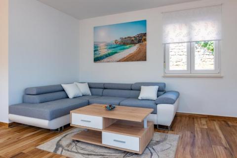 MATULJI, MUČIĆI - kuća s bazenom, dugoročno