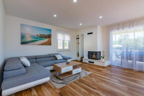 MATULJI, MUČIĆI - kuća s bazenom, dugoročno