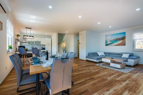 MATULJI, MUČIĆI - kuća s bazenom, dugoročno