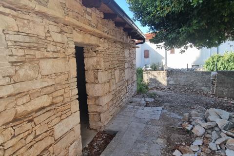 Istra, Krnica kuća za adaptaciju na odličnoj lokaciji