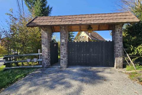 Hiša Stari Laz, Ravna Gora, 260m2