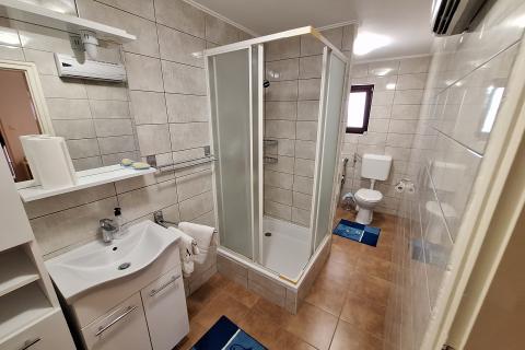 OPATIJA, LOVRAN - obiteljska kuća u oazi mira i zelenila