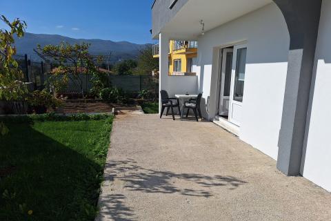 KASTAV, Trinajstići - odličan stan za 6 radnika