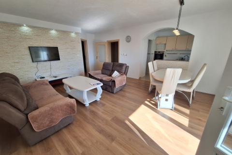 KASTAV, Trinajstići - odličan stan za 6 radnika