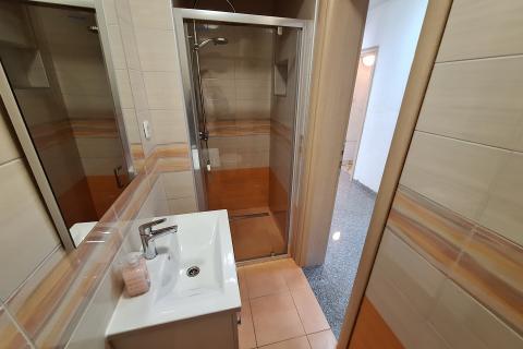 KASTAV, Trinajstići - odličan stan za 6 radnika