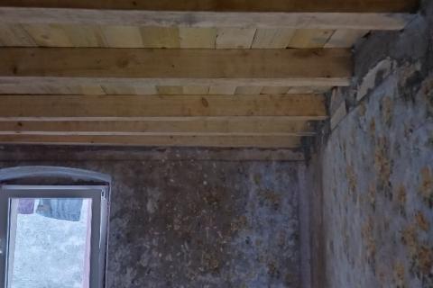 Vodnjan, stari grad, zgrada u nizu za obnovu