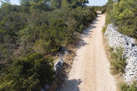 Jedinstvena prilika: građevinski teren s maslinicima na otoku Hvaru, Stari Grad, Vrbanj