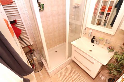 Zagreb, Svetice, prostrani stan s četiri sobe, 119m2