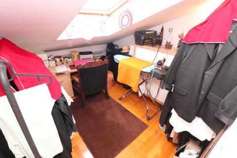 Zagreb, Svetice, prostrani stan s četiri sobe, 119m2