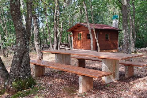 Istra, Butkovići - vikendica na poljoprivrednom zemljištu od 7600 m2