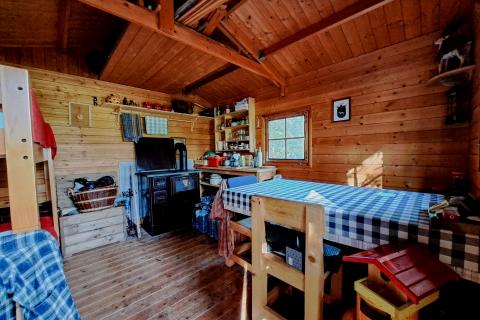 Istra, Butkovići - vikendica na poljoprivrednom zemljištu od 7600 m2