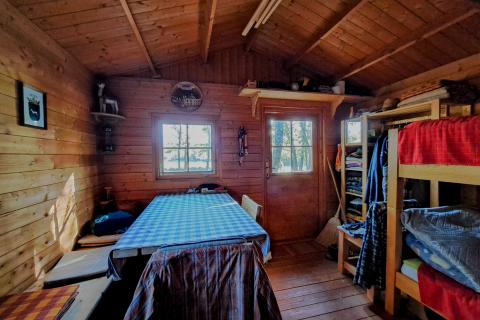 Istra, Butkovići - vikendica na poljoprivrednom zemljištu od 7600 m2