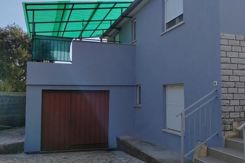 Istra, Marčana, kuća sa 2 stana i pogledom na more