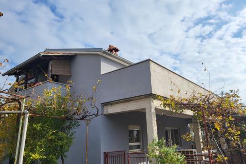 Istra, Marčana, kuća sa 2 stana i pogledom na more