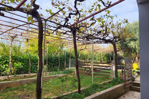 Istra, Marčana, kuća sa 2 stana i pogledom na more