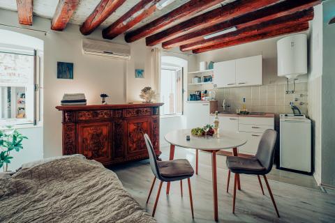 Rovinj,savršeni renovirani studio,1kat,100m od glavnog gradskog trga i mora