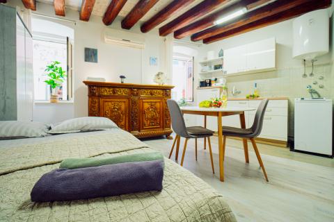 Rovinj,savršeni renovirani studio,1kat,100m od glavnog gradskog trga i mora