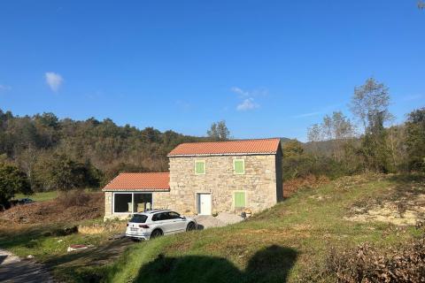 Istra, Belaj, stara avtohtona istrska hiša z vrtom 11000m2