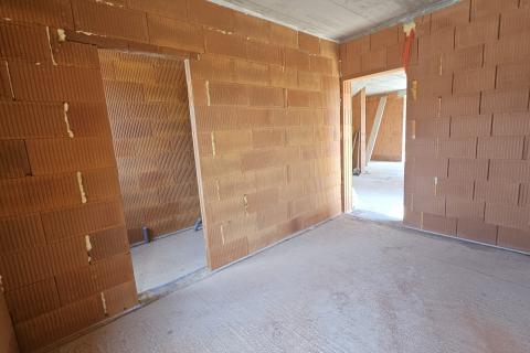 Istra, Buje okolica, kuća u izgradnji s bazenom