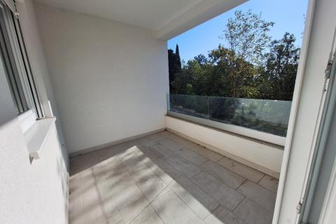 Crikvenica- stan na 1.katu sa parkingom i pogledom na more