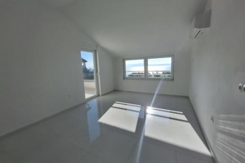 Crikvenica-stan na 2.katu sa pogledom na more, novogradnja