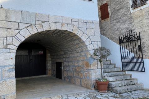 Sveti Lovreč okolica, kuća u nizu s bazenom